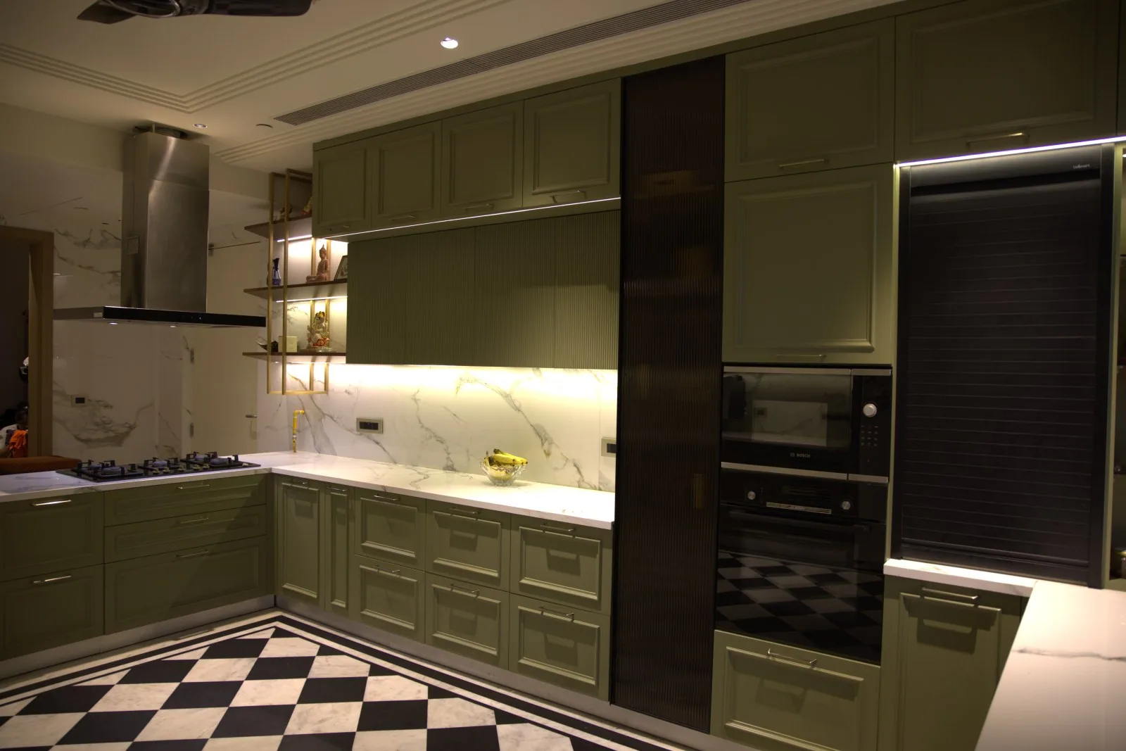 Classic kitchen with island seating