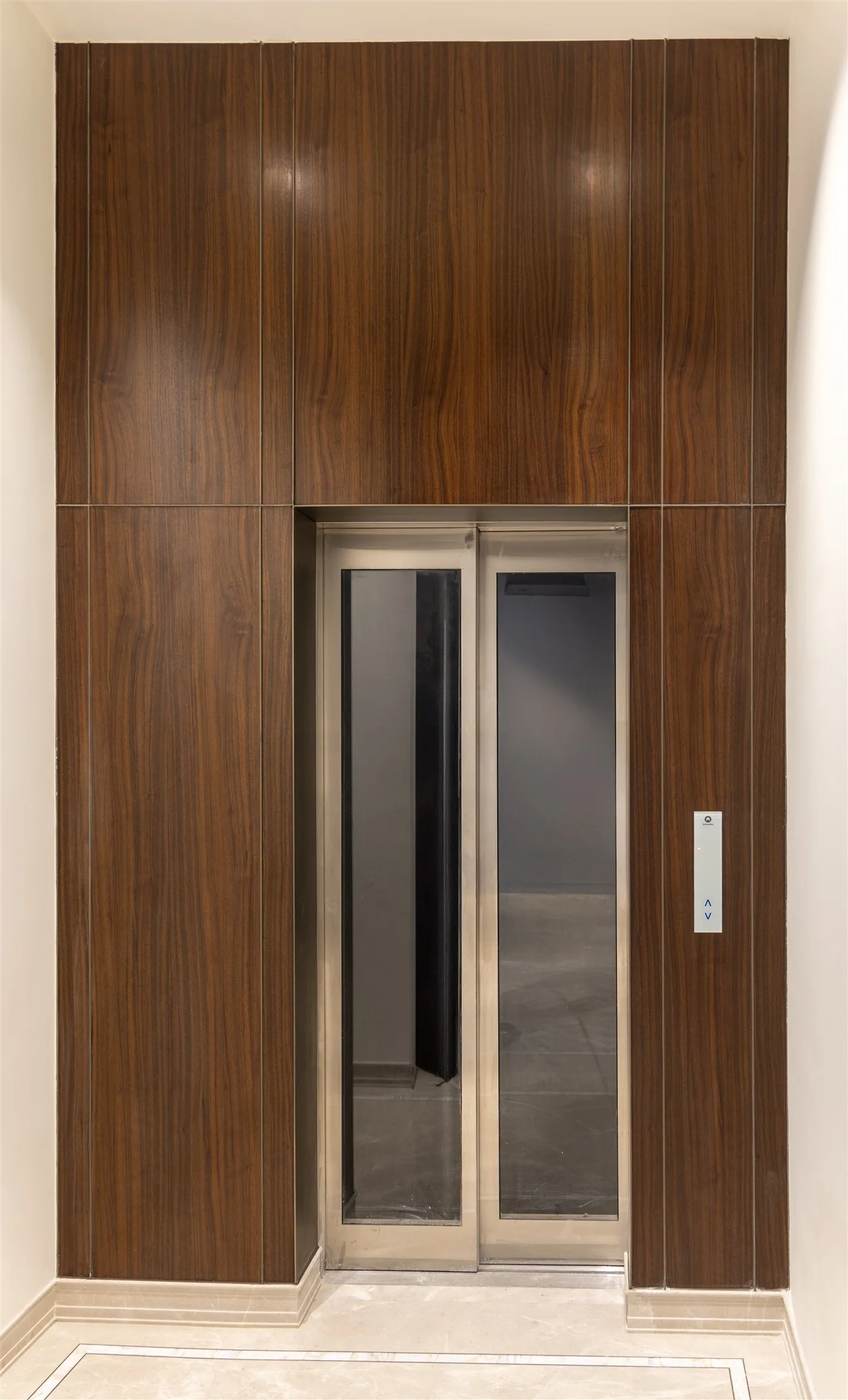 Walnut-panelled lift lobby — E-520, GK II