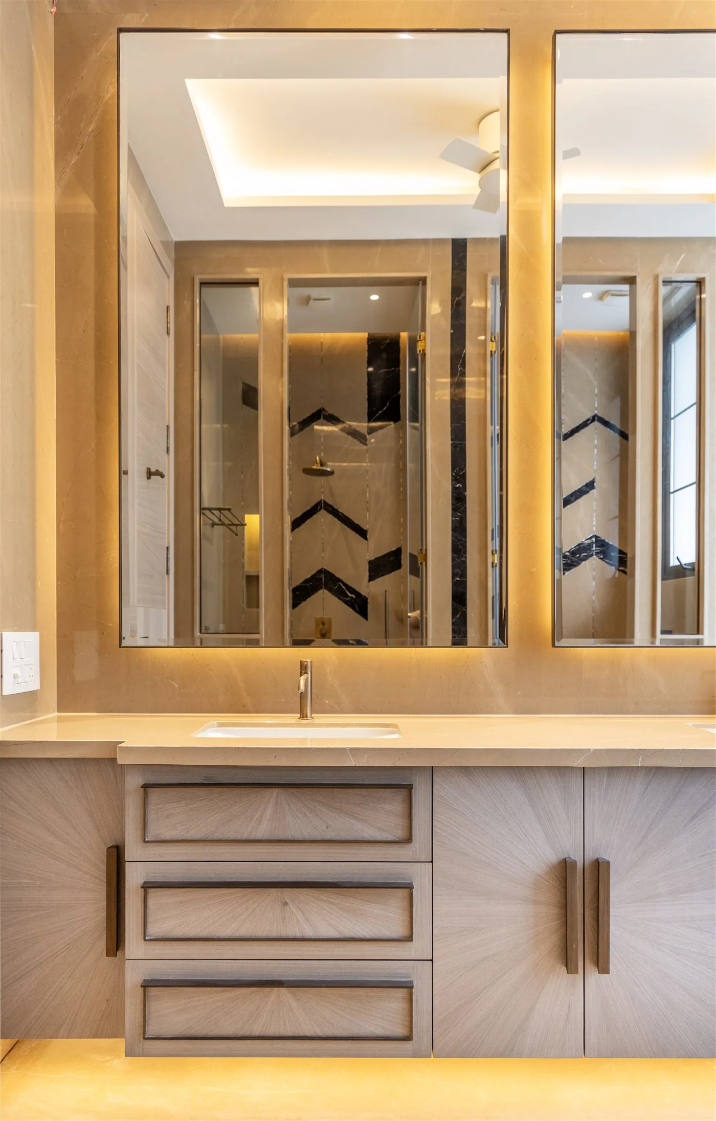 Bathroom vanity in sunburst veneer — E-520, GK II