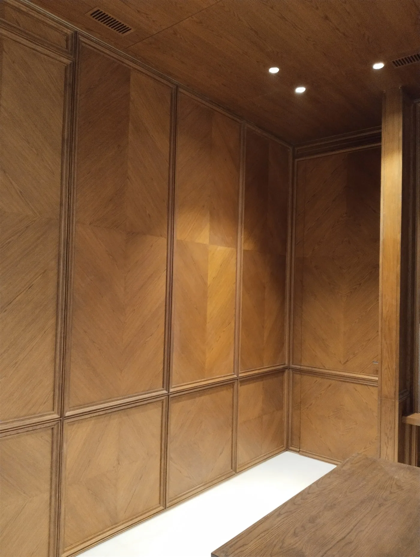 Book-matched veneer wall panelling — 14 Jorbagh